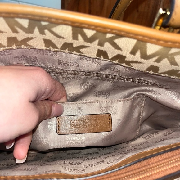 Michael Kors MK Signature Tote Shoulder Handbag Purse Tan Gold Jet Set - Picture 13 of 16